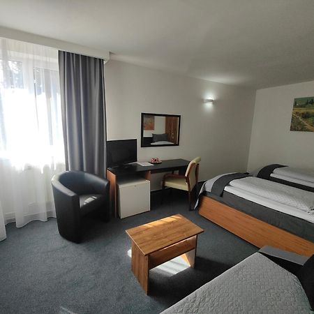 Hotel P7 Лученец Экстерьер фото