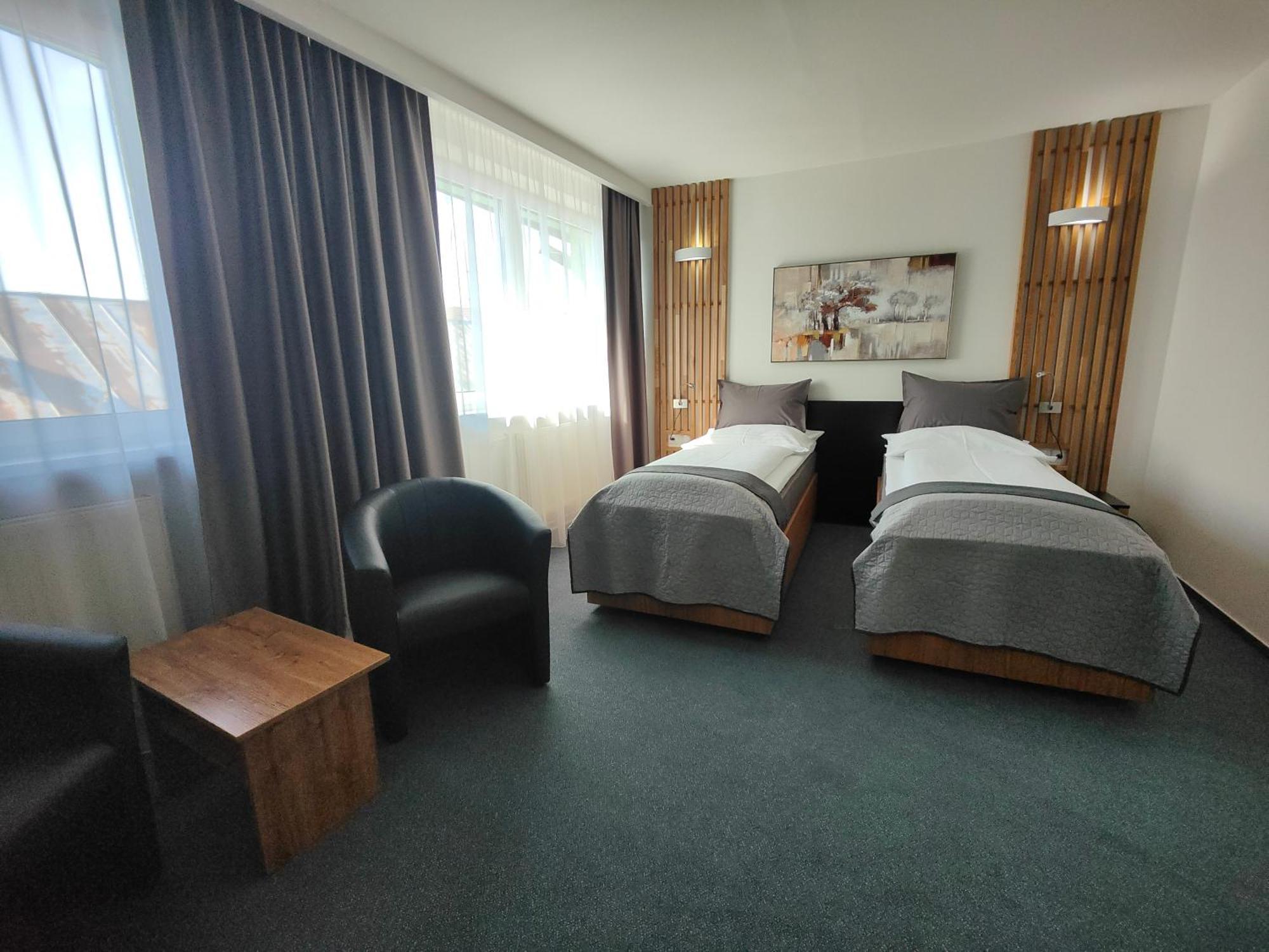 Hotel P7 Лученец Экстерьер фото