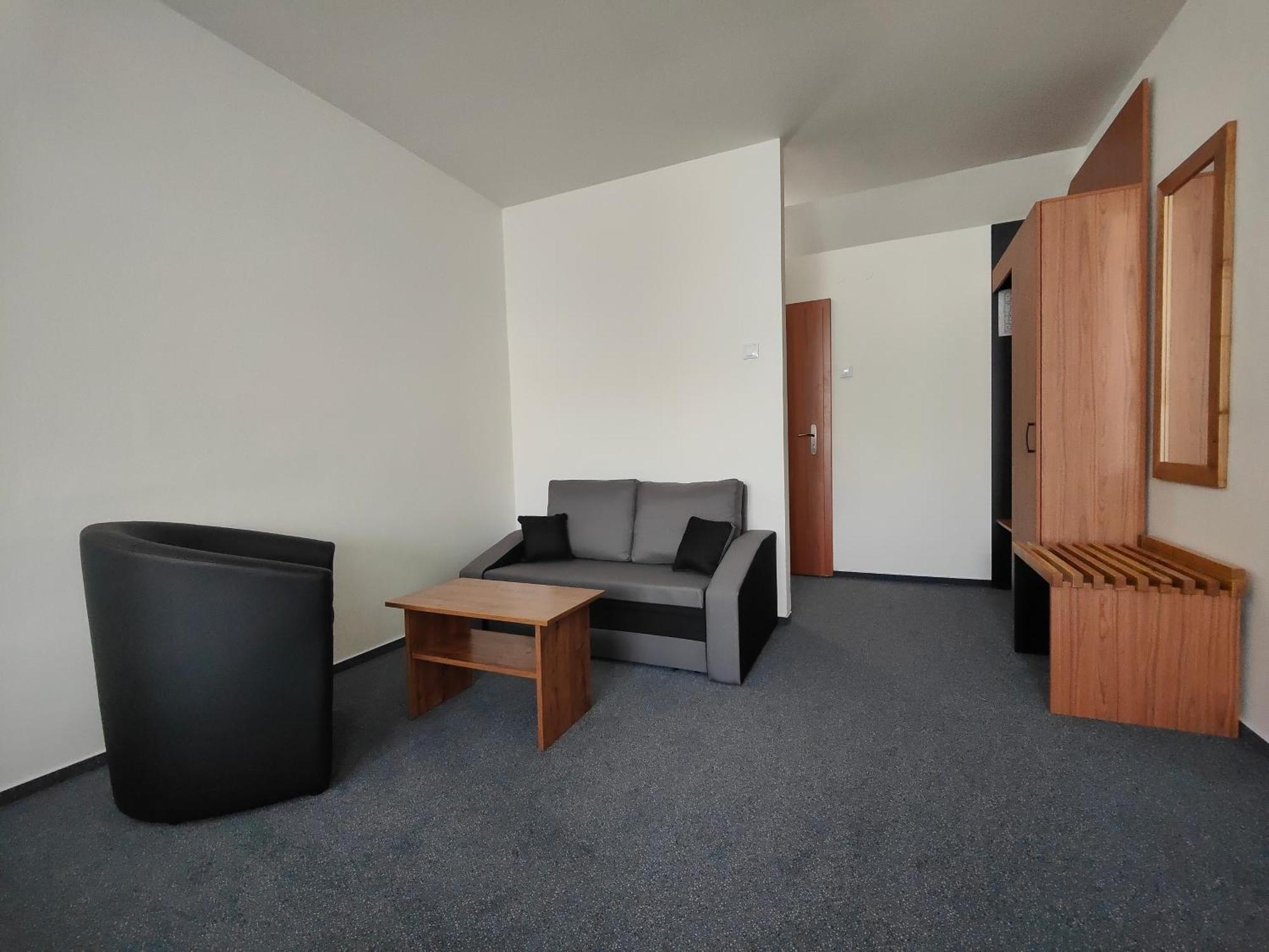 Hotel P7 Лученец Экстерьер фото
