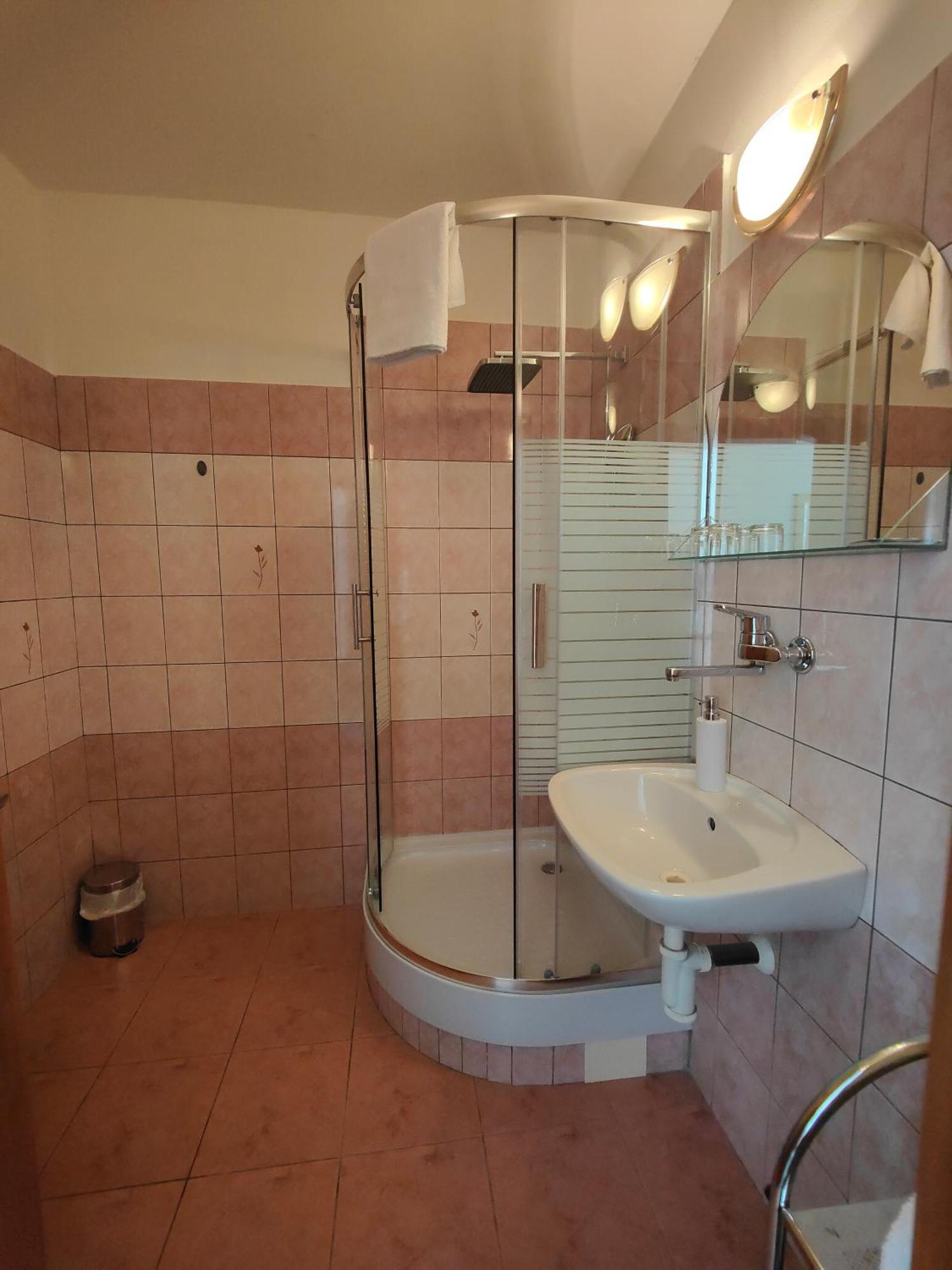 Hotel P7 Лученец Экстерьер фото