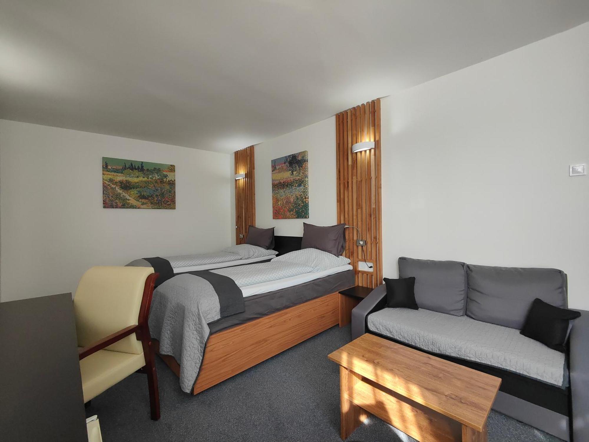 Hotel P7 Лученец Экстерьер фото