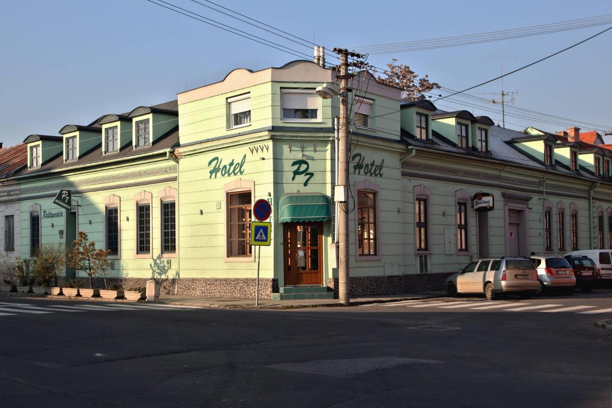 Hotel P7 Лученец Экстерьер фото