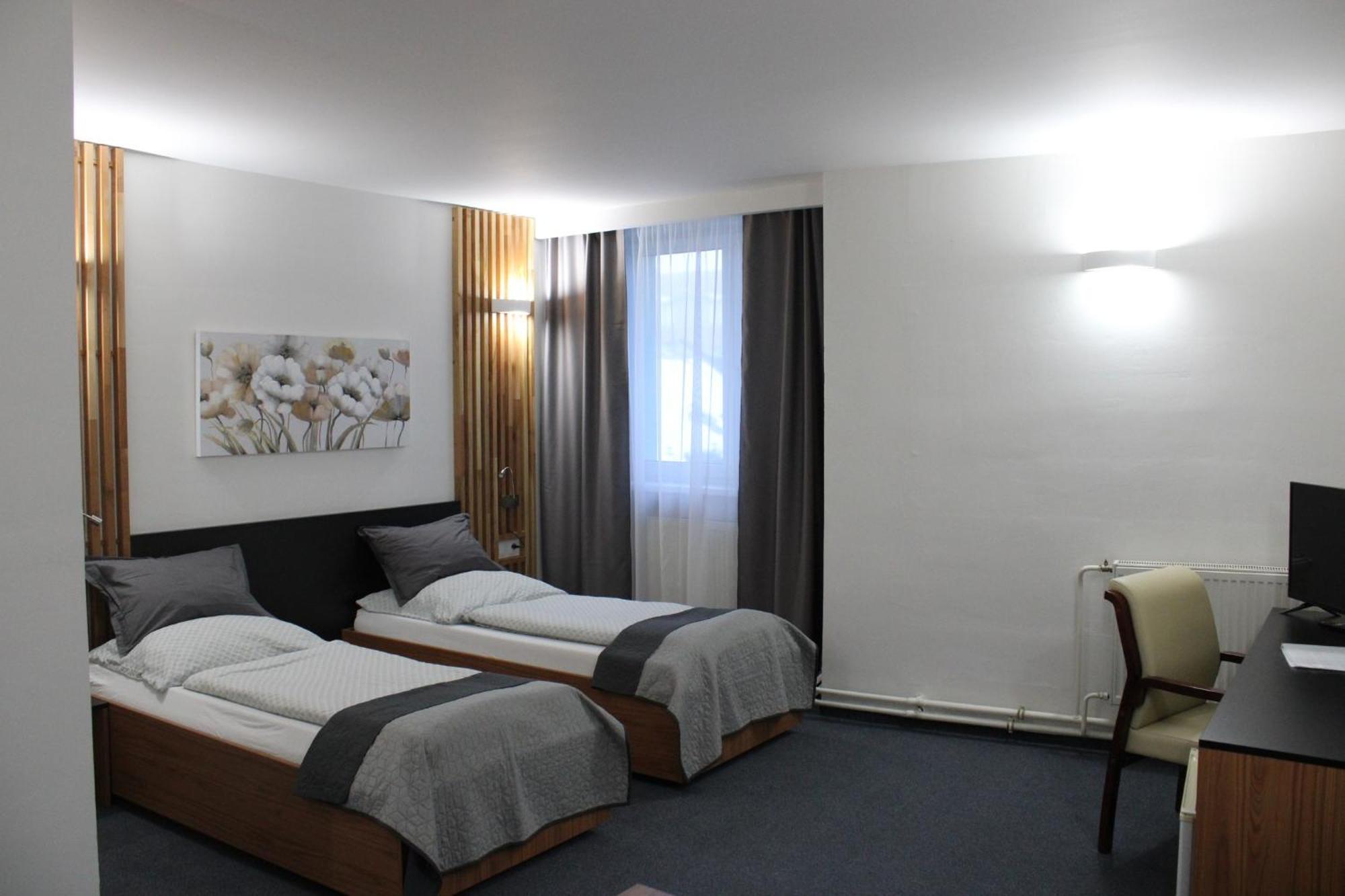 Hotel P7 Лученец Экстерьер фото