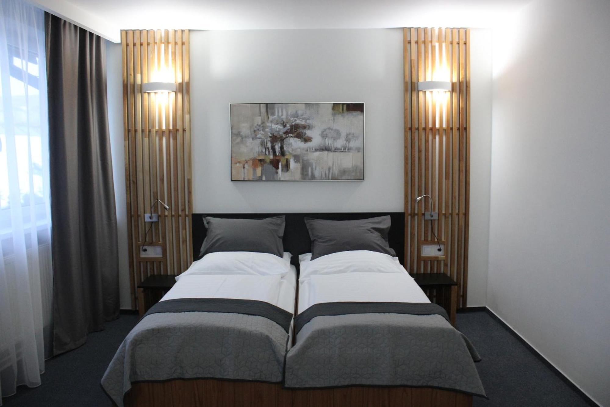 Hotel P7 Лученец Экстерьер фото